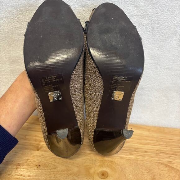 VTG Bakers Jenni Brown Patent Leather Tweed Gold Buckle Peep Toe Pumps Size 8 - Picture 12 of 12